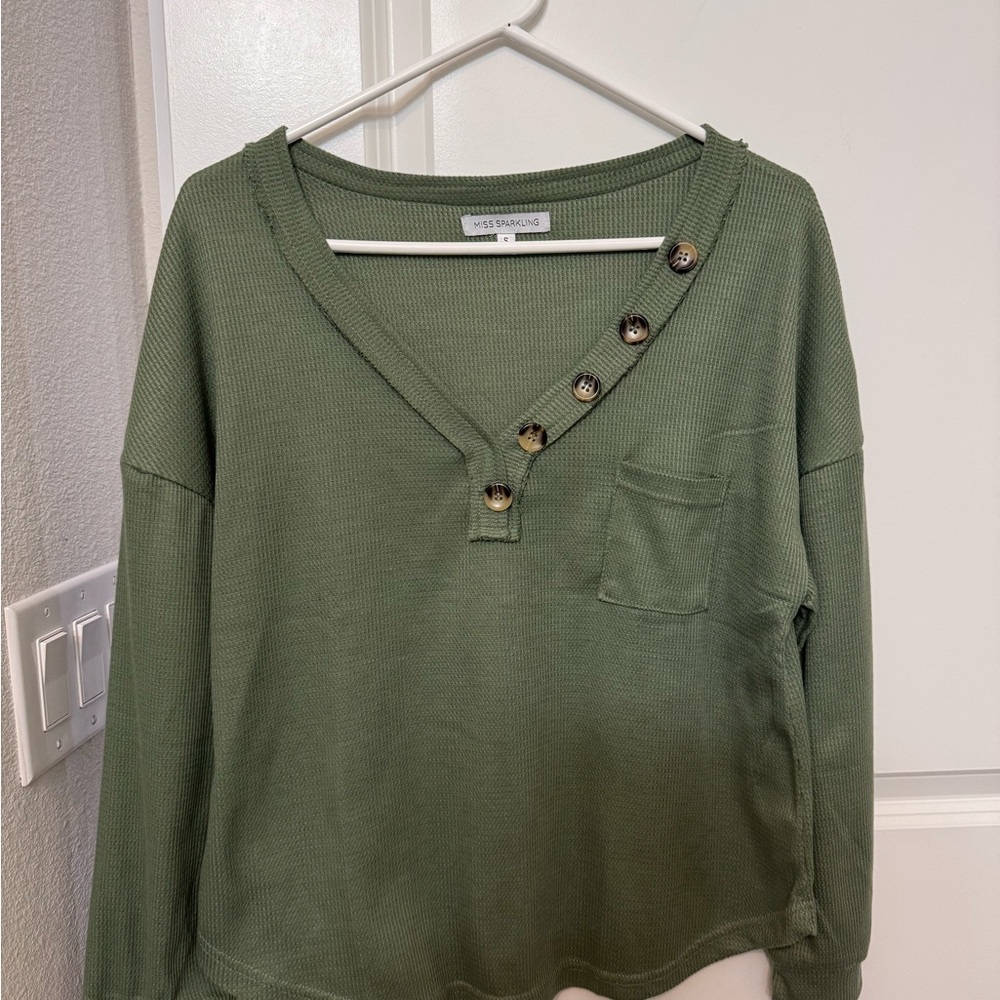 Miss Sparkling Green Button-Detail Long Sleeve Top - Picture 2 of 4